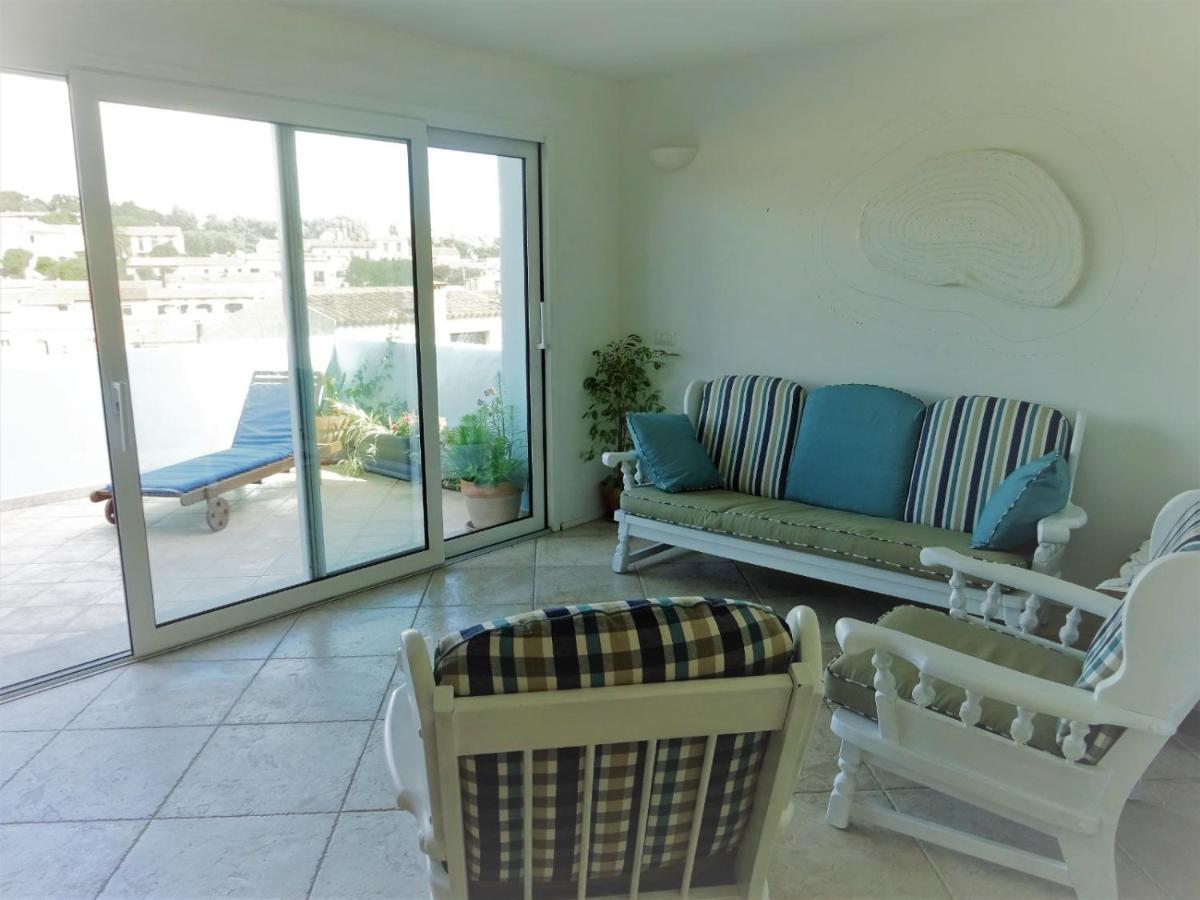 White - San Pantaleo Apartment Bagian luar foto