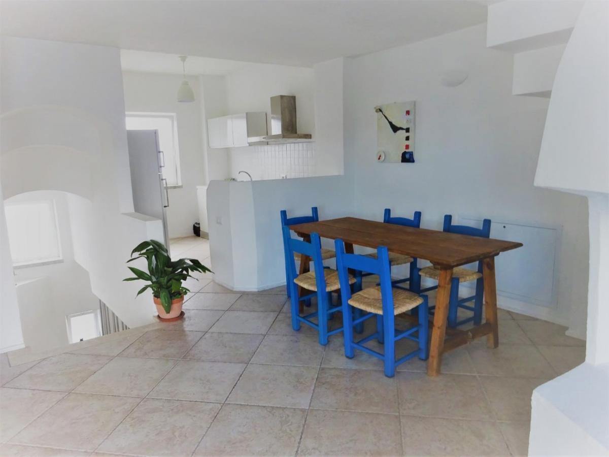 White - San Pantaleo Apartment Bagian luar foto