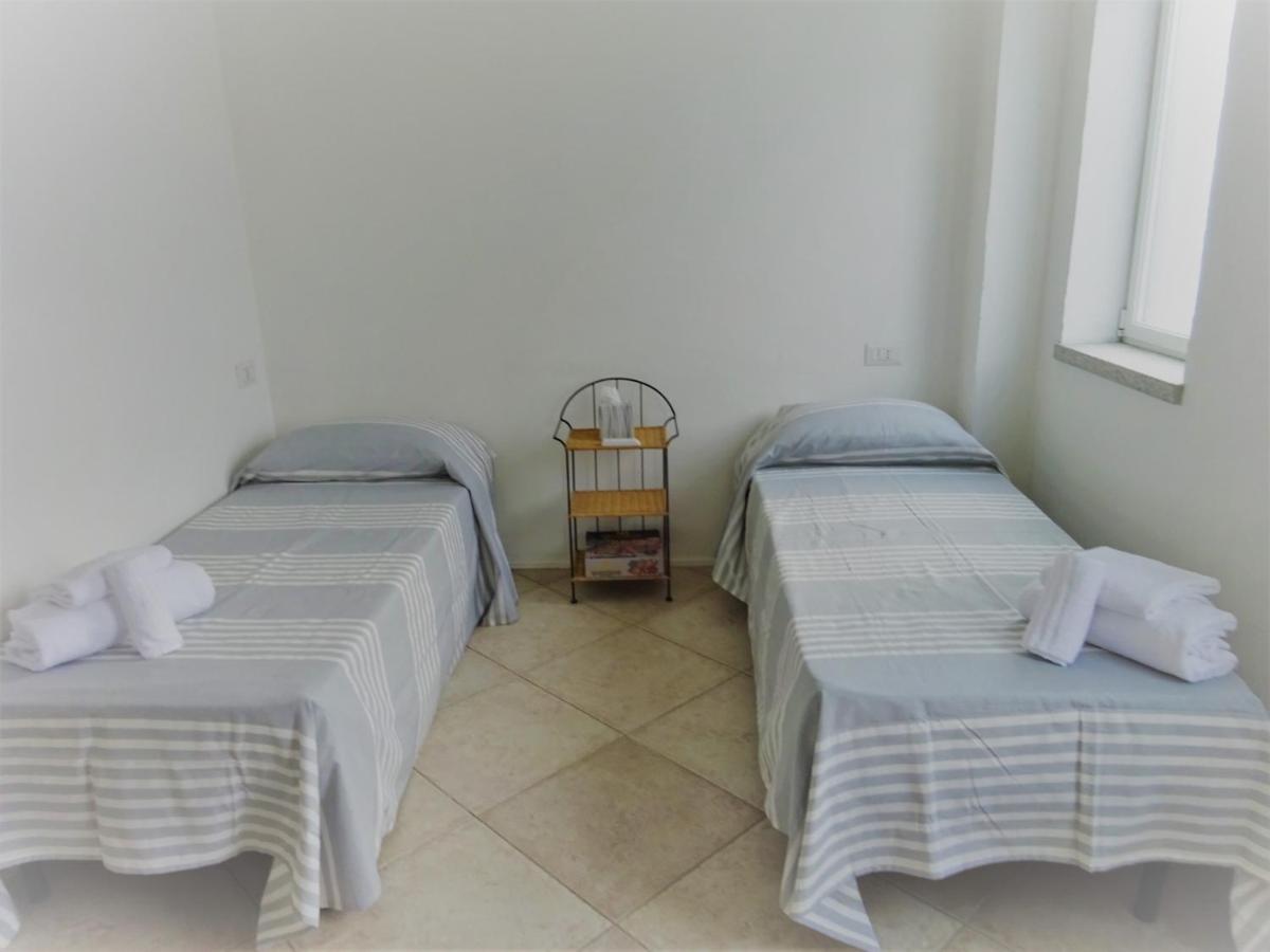 White - San Pantaleo Apartment Bagian luar foto