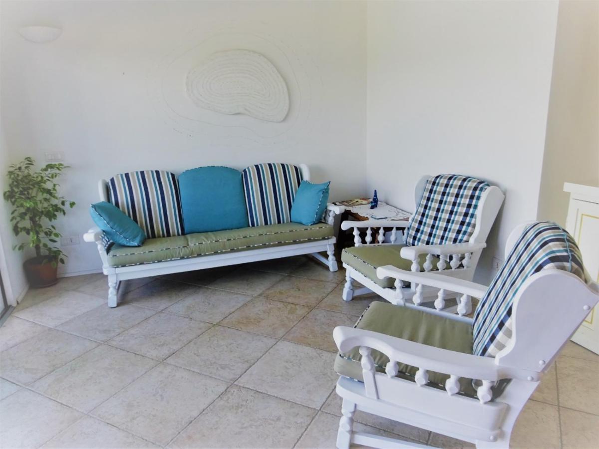 White - San Pantaleo Apartment Bagian luar foto