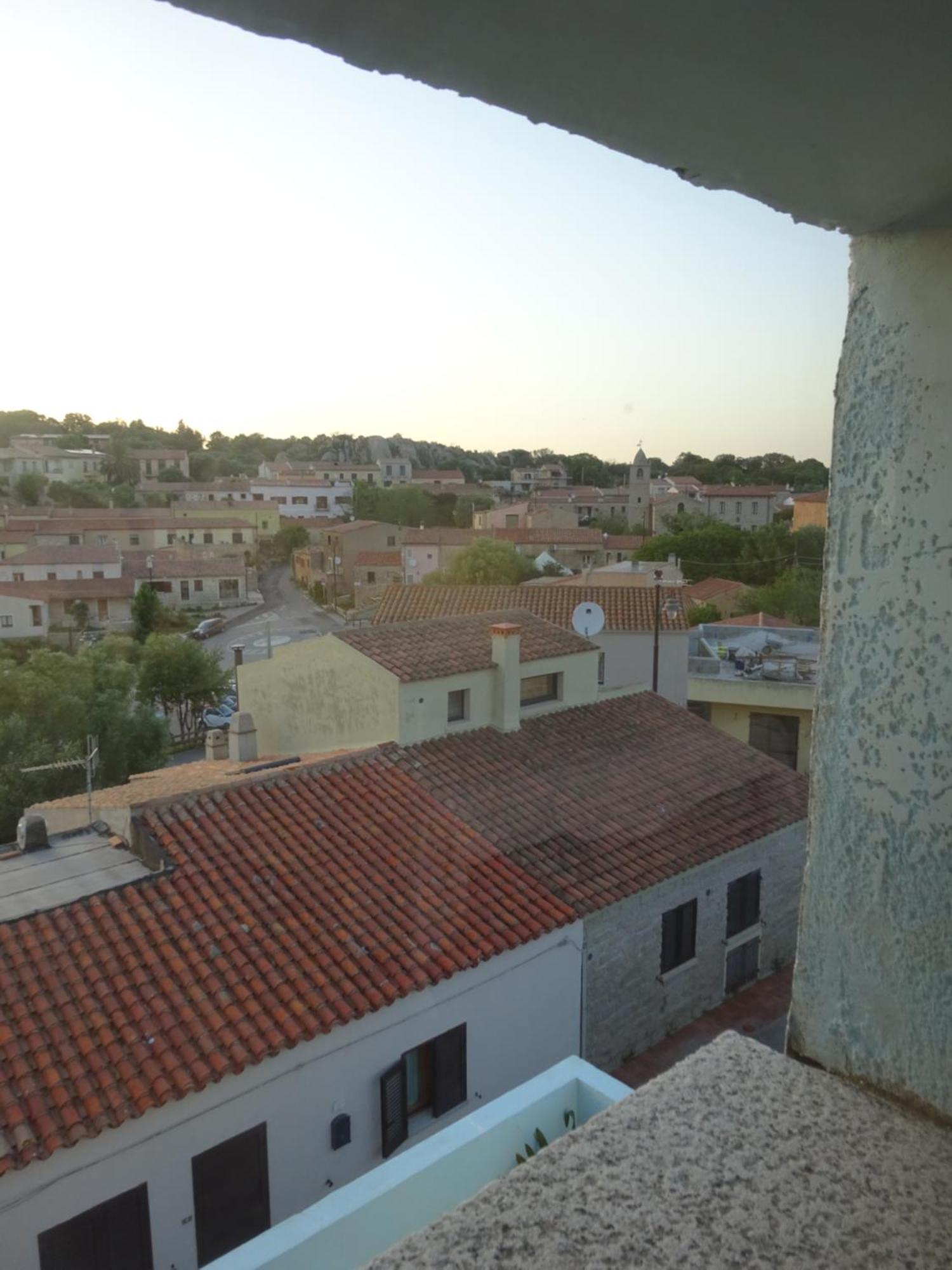 White - San Pantaleo Apartment Bagian luar foto