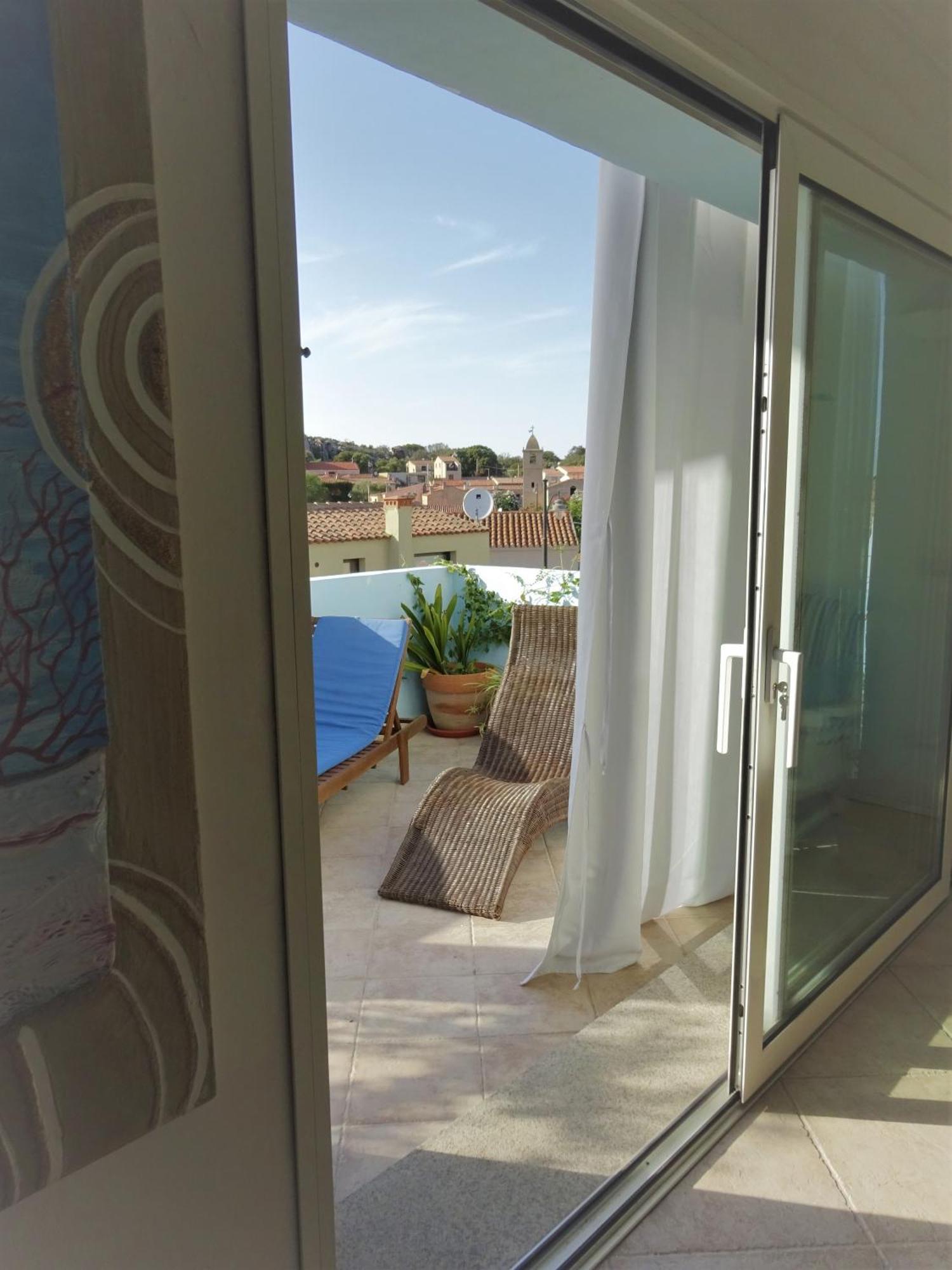 White - San Pantaleo Apartment Bagian luar foto