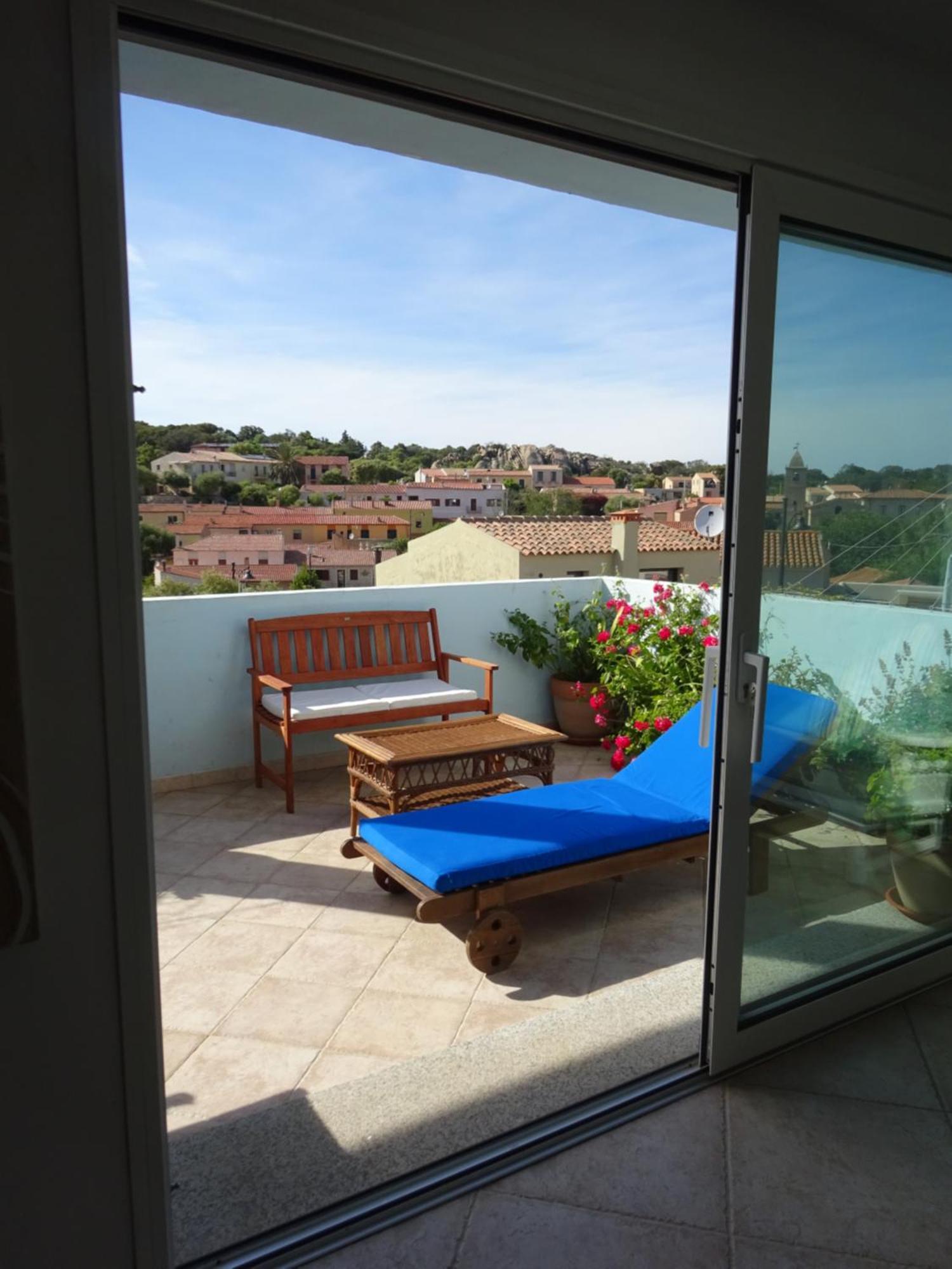 White - San Pantaleo Apartment Bagian luar foto