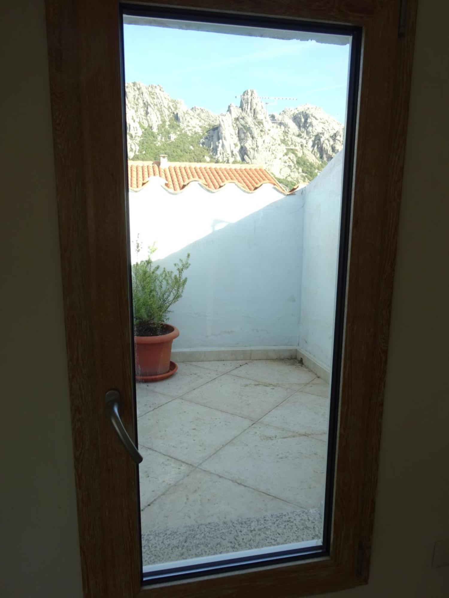 White - San Pantaleo Apartment Bagian luar foto
