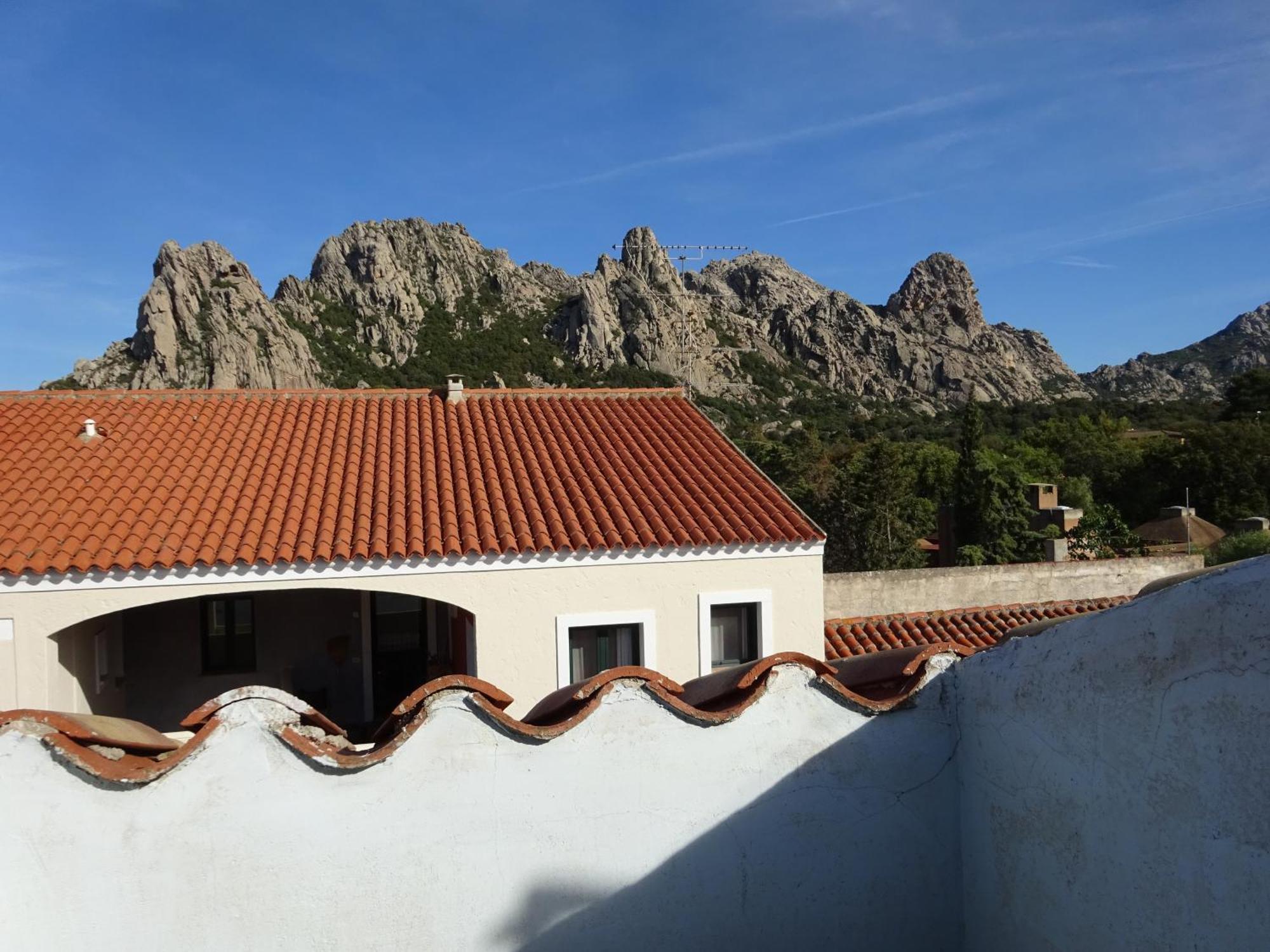 White - San Pantaleo Apartment Bagian luar foto