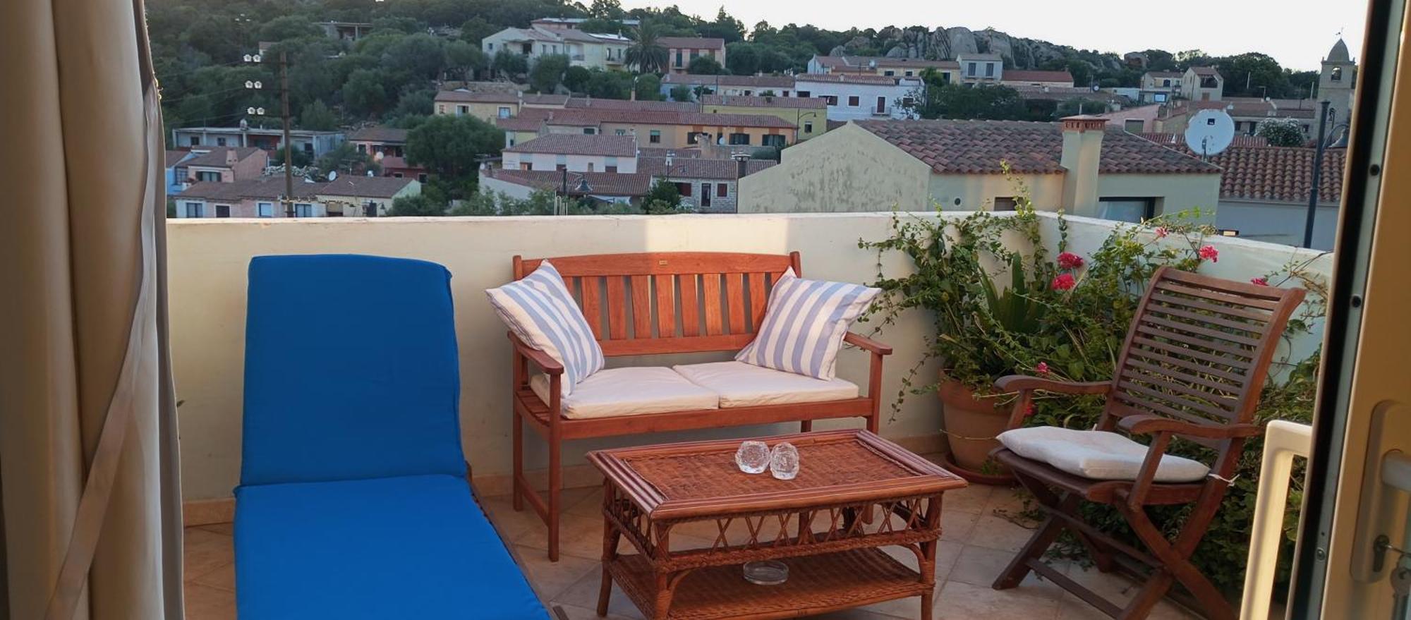 White - San Pantaleo Apartment Bagian luar foto